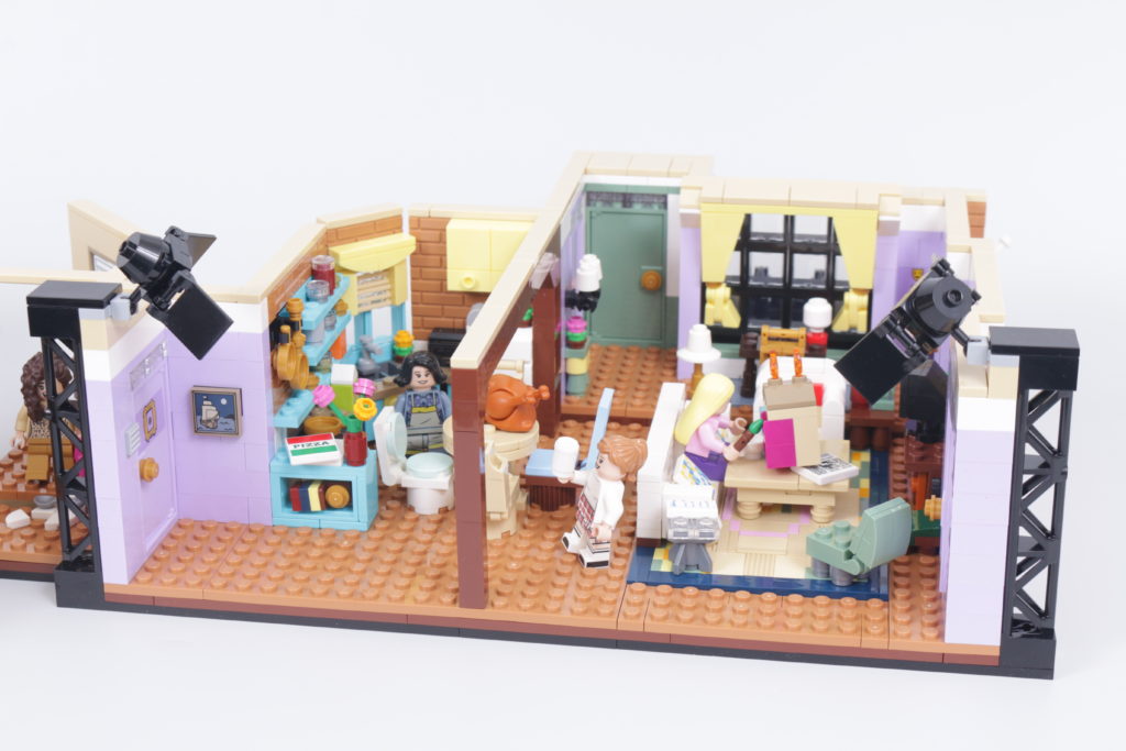 LEGO Creator Expert 10292 Friends Apartments review 4