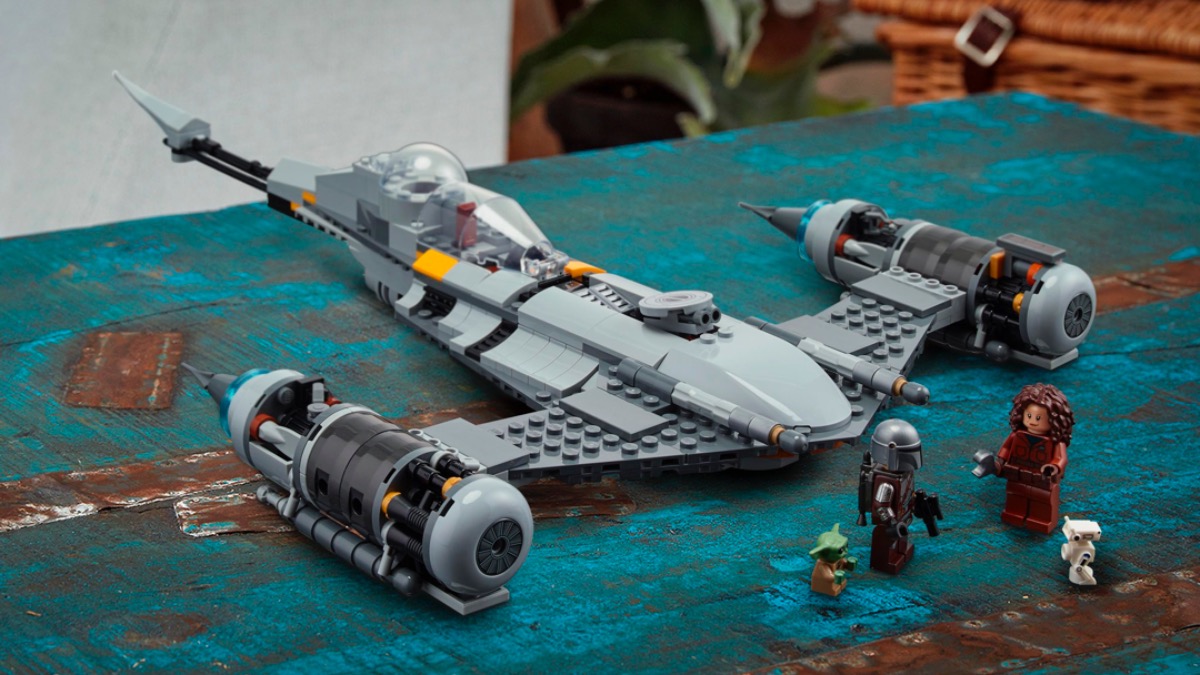 LEGO Star Wars ships glide along your shelves with this display trick