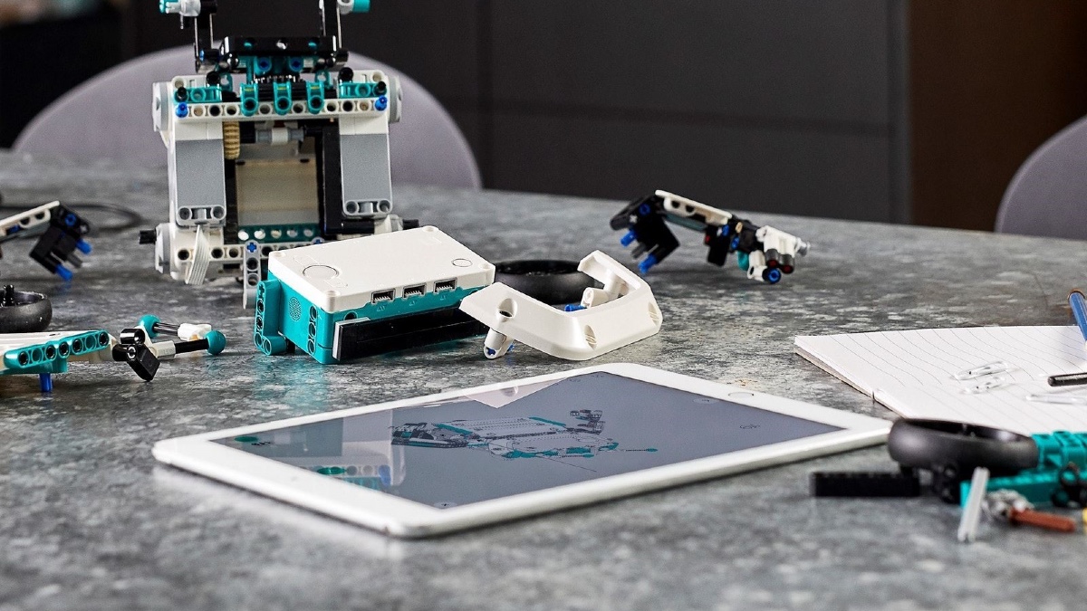 The discontinuation of LEGO MINDSTORMS marks the end of an era