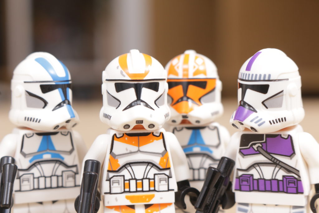 LEGO Star Wars 75337 AT TE Walker 212th 501st Ahsoka 187th Legion Clone Trooper comparison 6 1024x683