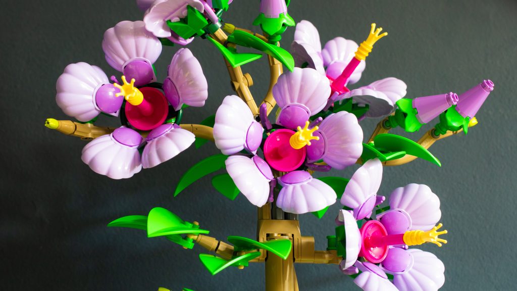 Lego botanicals 10372 Hibiscus 7 1 1024x576