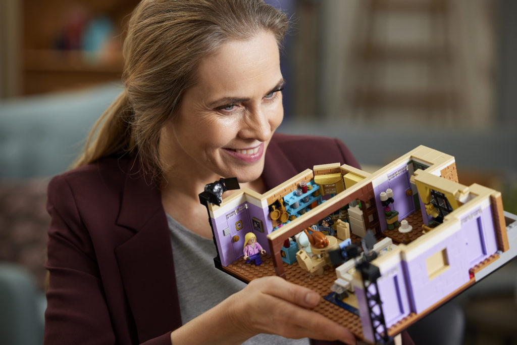 LEGO 10292 Friends Apartments 27