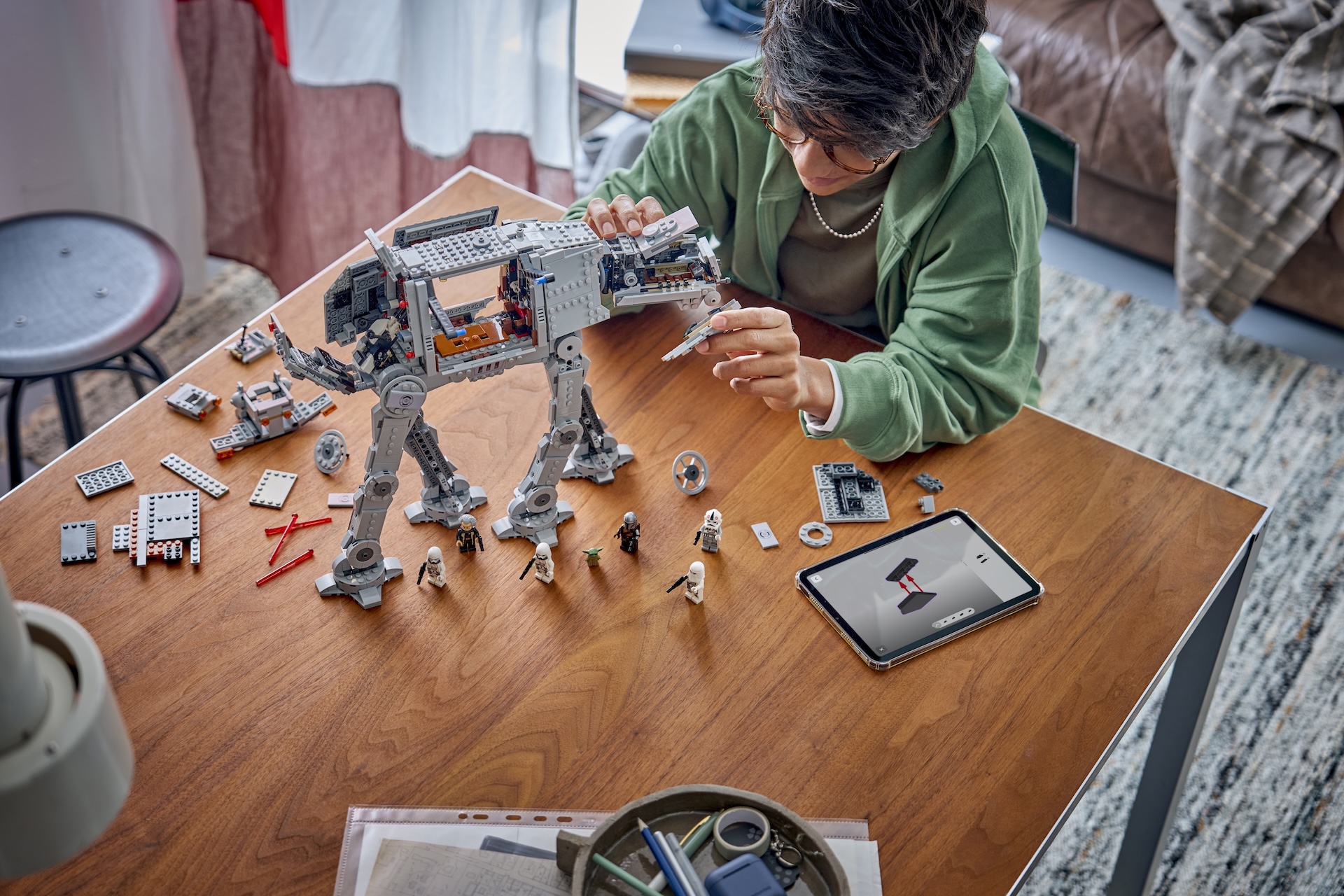 LEGO Star Wars 75454 Imperial Remnant AT-AT with INT-4-11